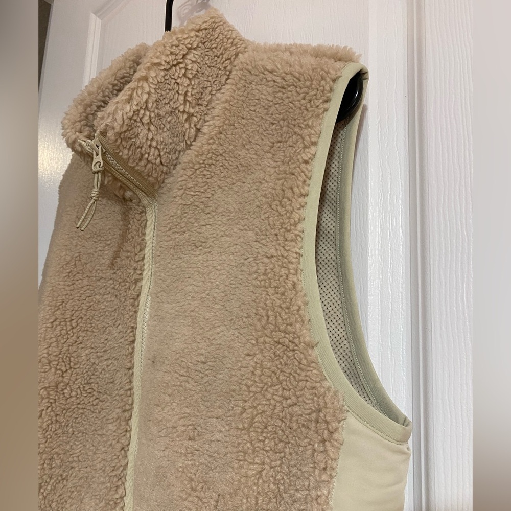 NWOT Aritzia TNA Cody Massive Polar Vest Fleece Sherpa Zip-Up Vest Size Small - Picture 5 of 13